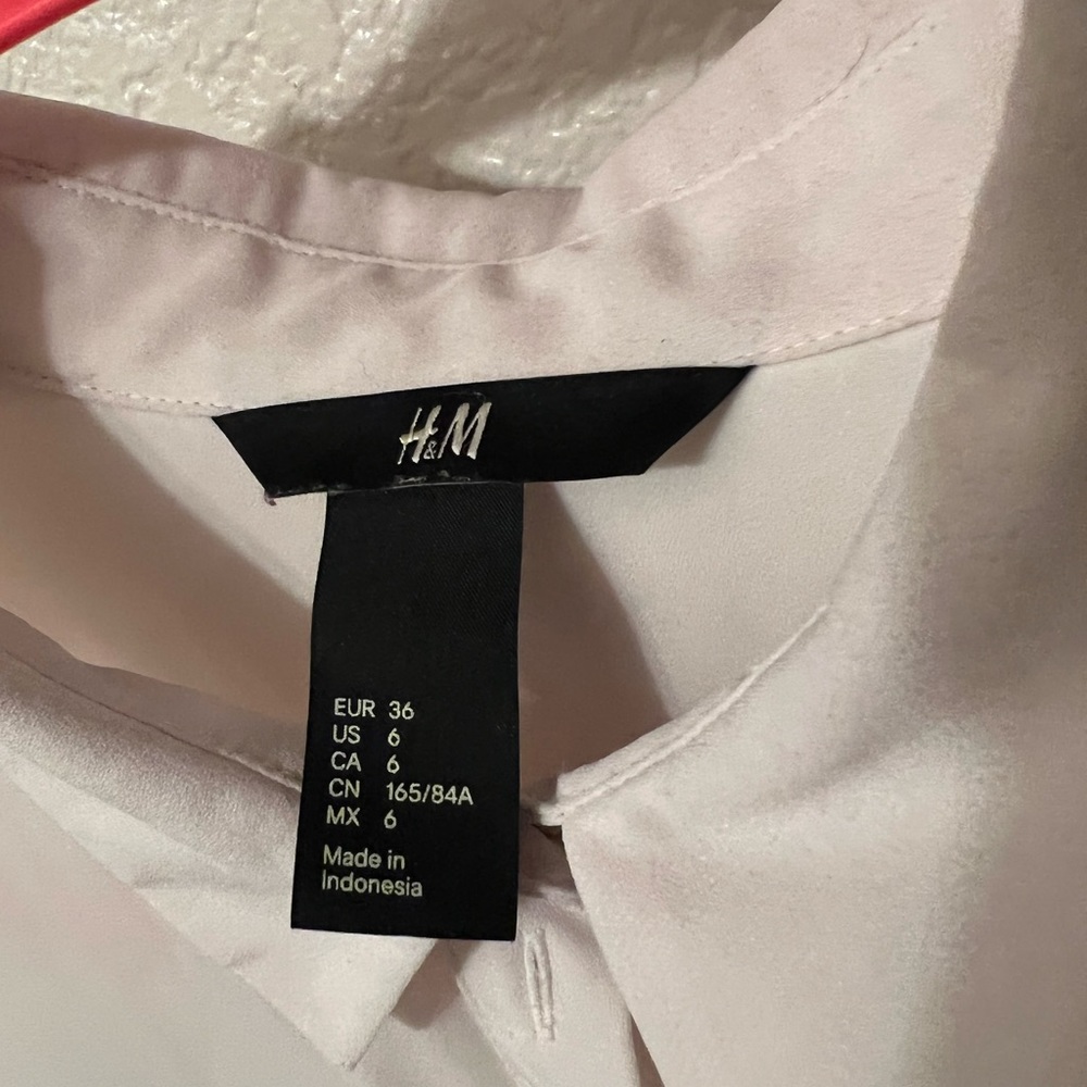 H & M size 6 button up white